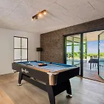 بيت للعطل Spacious And Modern Activity House With Sea View, Spa, Sauna And A Private Game Ideal For Large Families And Groups Close To And The إيبلتوفت
