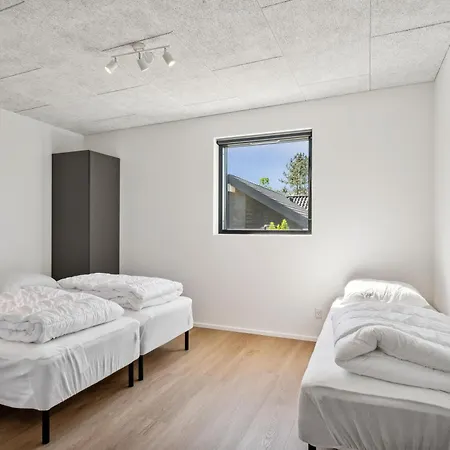 Spacious And Modern Activity House With Sea View, Spa, Sauna And A Private Game Ideal For Large Families And Groups Close To And The