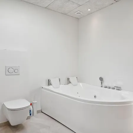Spacious And Modern Activity House With Sea View, Spa, Sauna And A Private Game Ideal For Large Families And Groups Close To And The Casa vacanze Ebeltoft