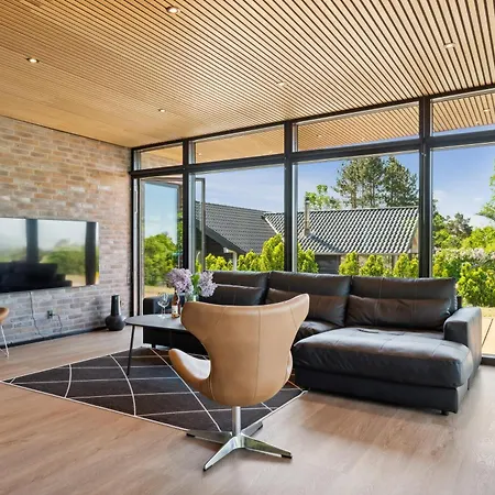 Spacious And Modern Activity House With Sea View, Spa, Sauna And A Private Game Ideal For Large Families And Groups Close To And The Casa vacanze
