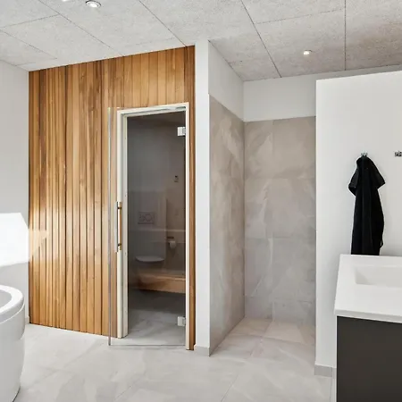 Spacious And Modern Activity House With Sea View, Spa, Sauna And A Private Game Ideal For Large Families And Groups Close To And The Casa vacanze